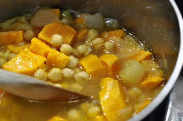 Sweet potato and chickpea soup with stock